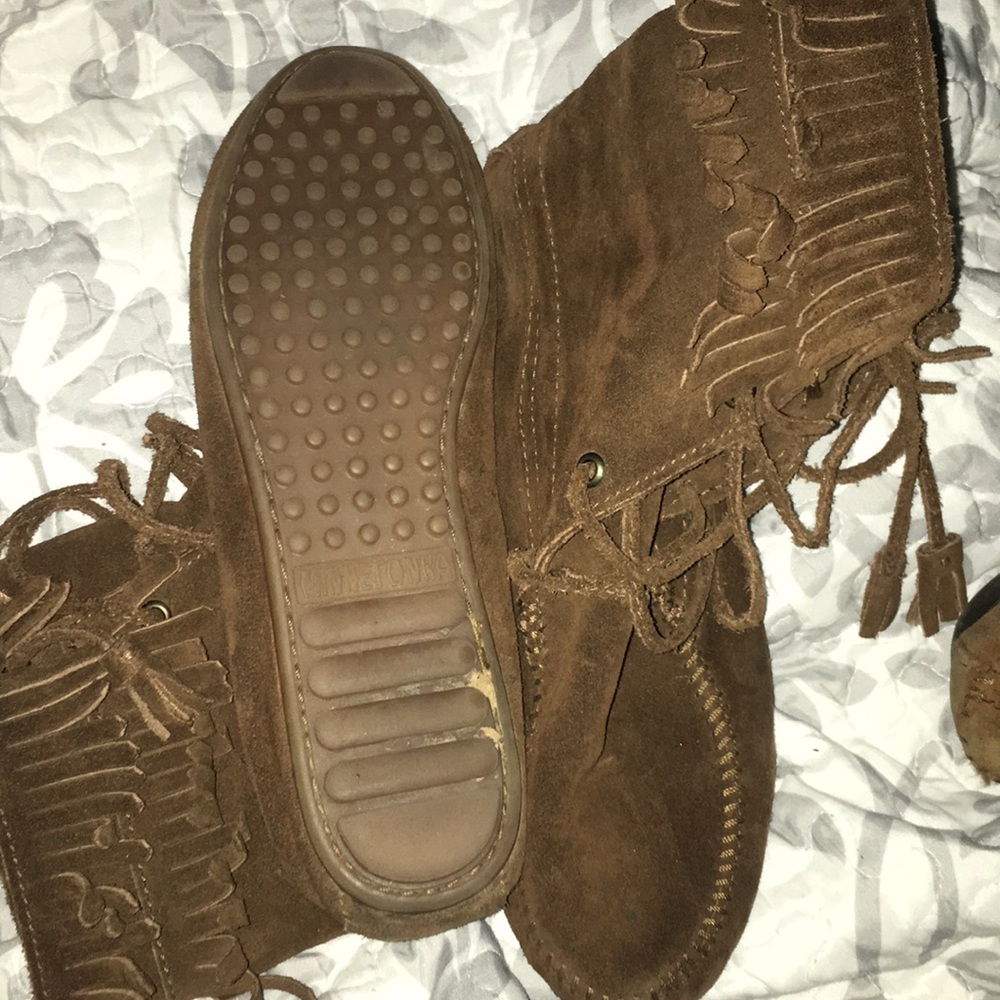 minnetonka size 8 woman’s moccasins